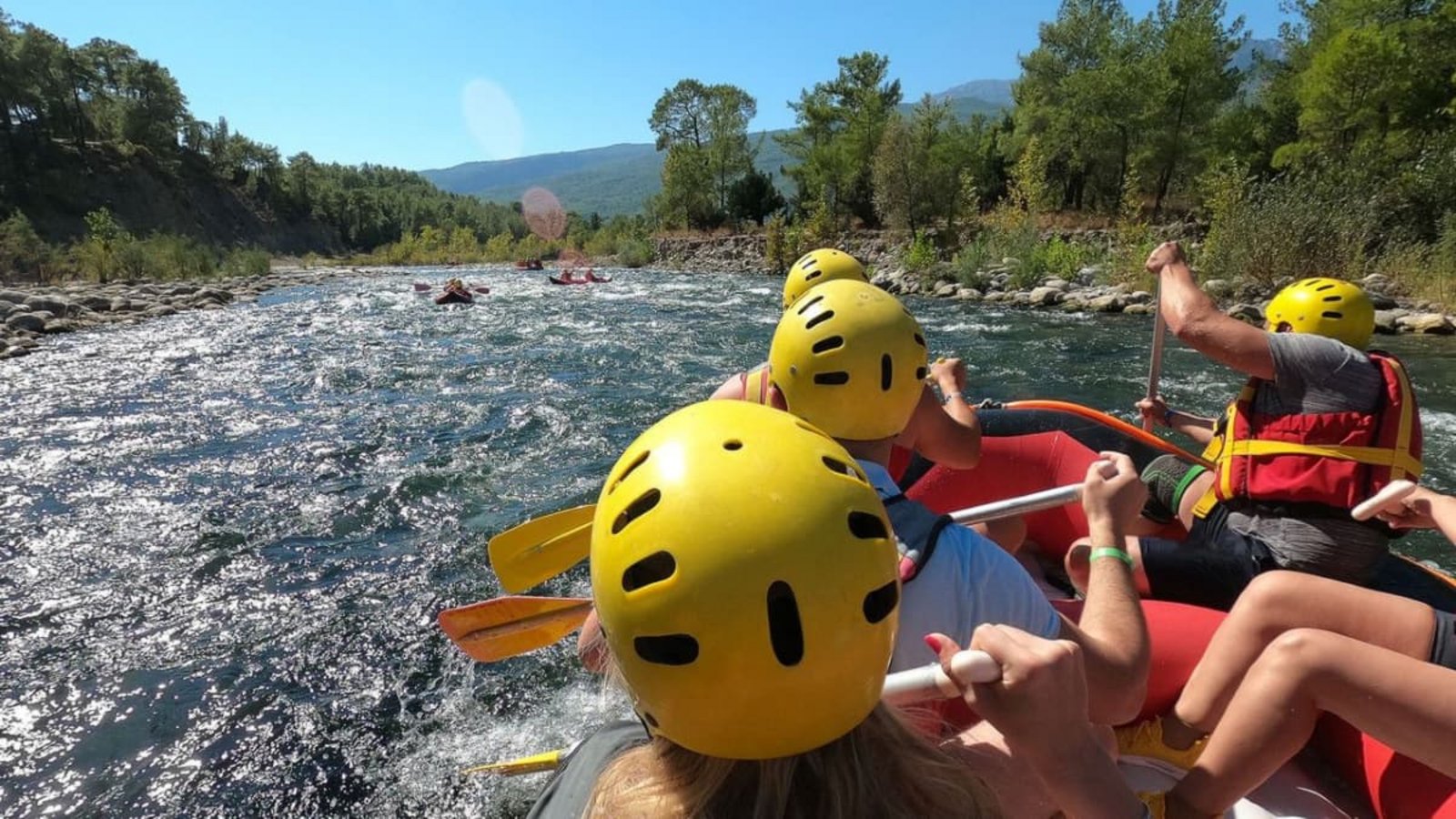 Beim gemeinsamen Abenteuer auf einem Fluss sind alle gleichberechtigt.Marina113/iStock via Getty Images Beim gemeinsamen Abenteuer auf einem Fluss sind alle gleichberechtigt.Marina113/iStock via Getty Images