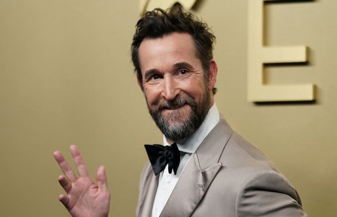 Noah Wyle bei der 78. Verleihung der Emmy Awards im Peacock Theater.<span class='image-autor'>Richard Shotwell/Invision/dpa</span>