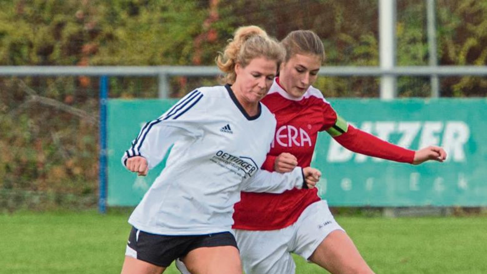 SVH-Mannschaftsführerin Kerstin Englert hat Tanja Assmann und dem TSV Ottmarsheim im Spitzenspiel der Bezirksliga 2 kaum eine Chance gelassen. Foto: Leitner SVH-Mannschaftsführerin Kerstin Englert hat Tanja Assmann und dem TSV Ottmarsheim im Spitzenspiel der Bezirksliga 2 kaum eine Chance gelassen. Foto: Leitner
