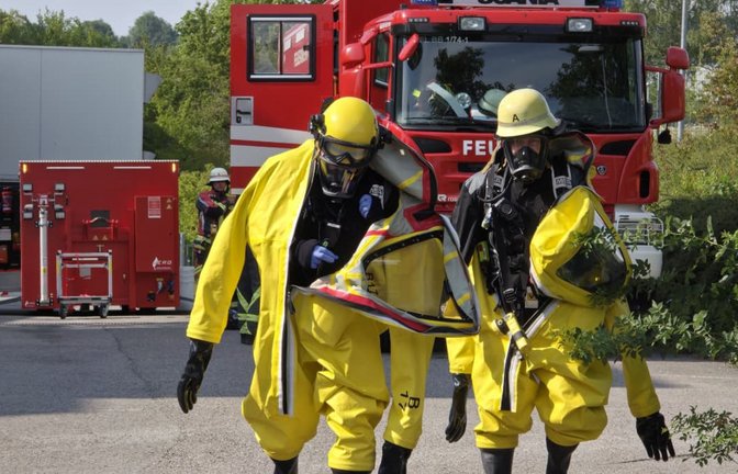 Gefahrguteinsatz im Industriegebiet Gültstein. Angesichts der besonderen Lage war unter anderem der Umweltschutzzug Süd des Landkreises Böblingen gefragt.<span class='image-autor'>SDMG</span>