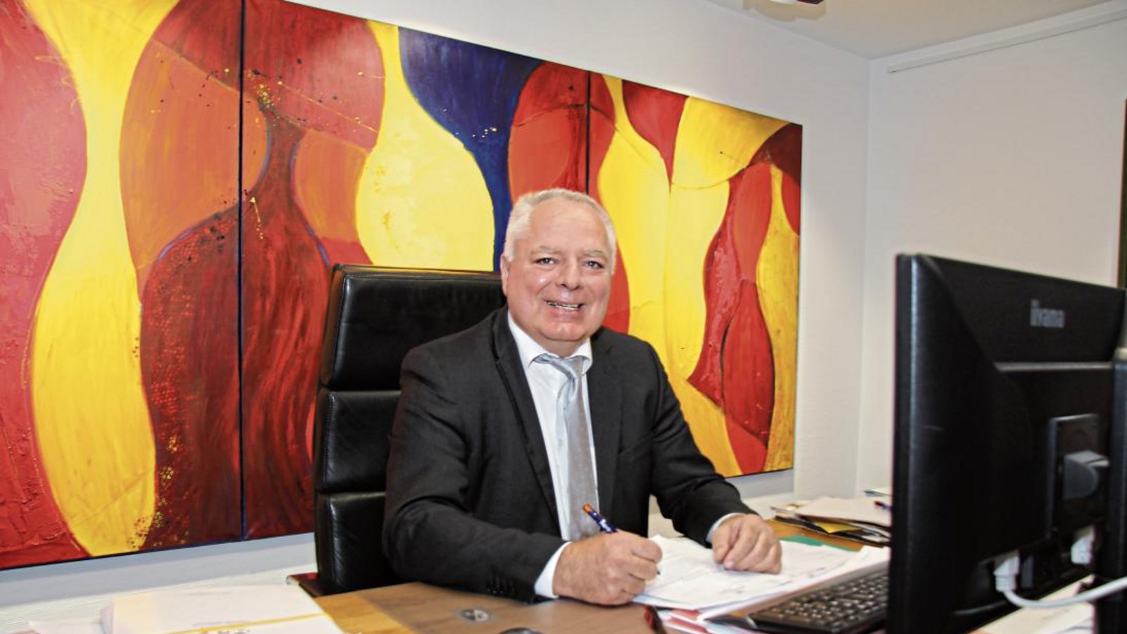 Sachsenheims Bürgermeister Horst Fiedler blickt auf ein schwieriges Jahr zurück. Für die Zukunft ist er dennoch zuversichtlich. Fotos: Banholzer Sachsenheims Bürgermeister Horst Fiedler blickt auf ein schwieriges Jahr zurück. Für die Zukunft ist er dennoch zuversichtlich. Fotos: Banholzer