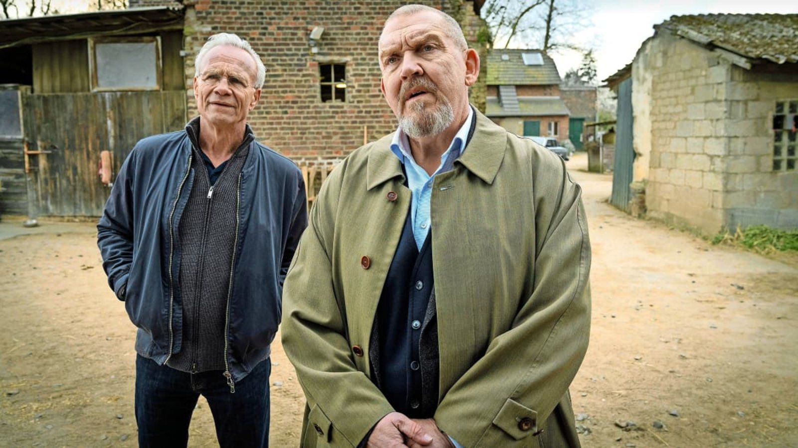 Gibt es in der Familie des Mordopfers Linus Markis ein dunkles Geheimnis? Die Kommissare Max Ballauf (Klaus J. Behrendt, l) und Freddy Schenk (Dietmar Bär, r) befragen seine Cousine Birgit Heitkamp.WDR/BAVARIA FICTION/Thomas Kost Gibt es in der Familie des Mordopfers Linus Markis ein dunkles Geheimnis? Die Kommissare Max Ballauf (Klaus J. Behrendt, l) und Freddy Schenk (Dietmar Bär, r) befragen seine Cousine Birgit Heitkamp.WDR/BAVARIA FICTION/Thomas Kost