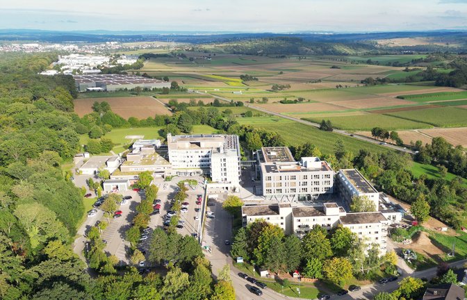 Die Zuschüsse für die Kliniken - hier das Krankenhaus Mühlacker - belasten den Enzkreis.   Foto: Küppers