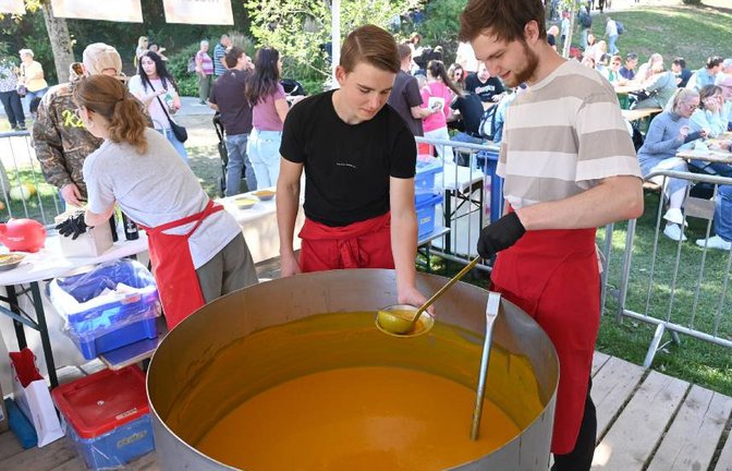 Ludwigsburg Blüba Blühendes Barock Benefizaktion Helferherz Suppenausgabe