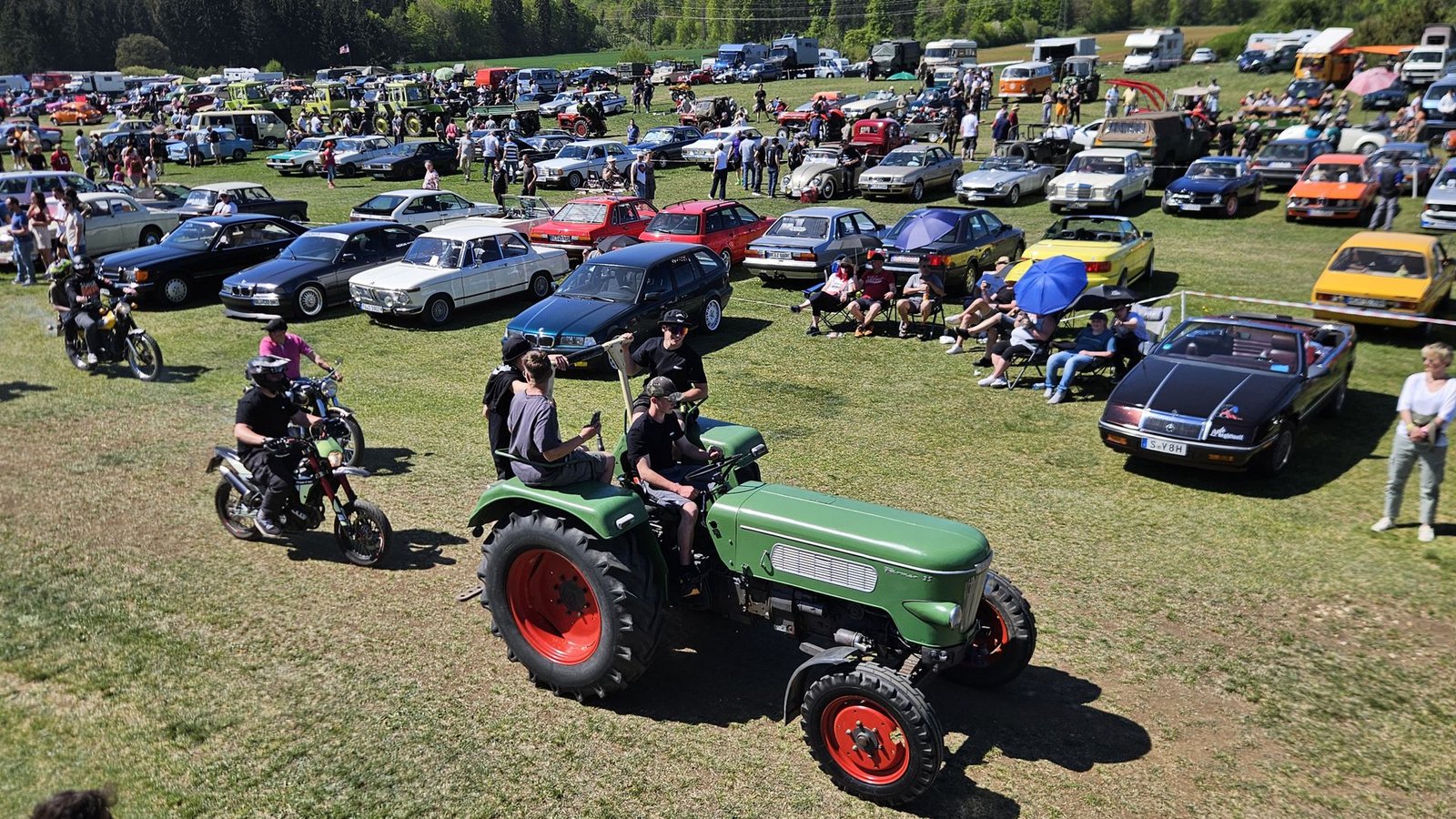 Impressionen vom Oldtimer- und Dampfmaschinentreffen in MünsingenFoto: Andreas Rosar/Fotoagentur Stuttgart Impressionen vom Oldtimer- und Dampfmaschinentreffen in MünsingenFoto: Andreas Rosar/Fotoagentur Stuttgart