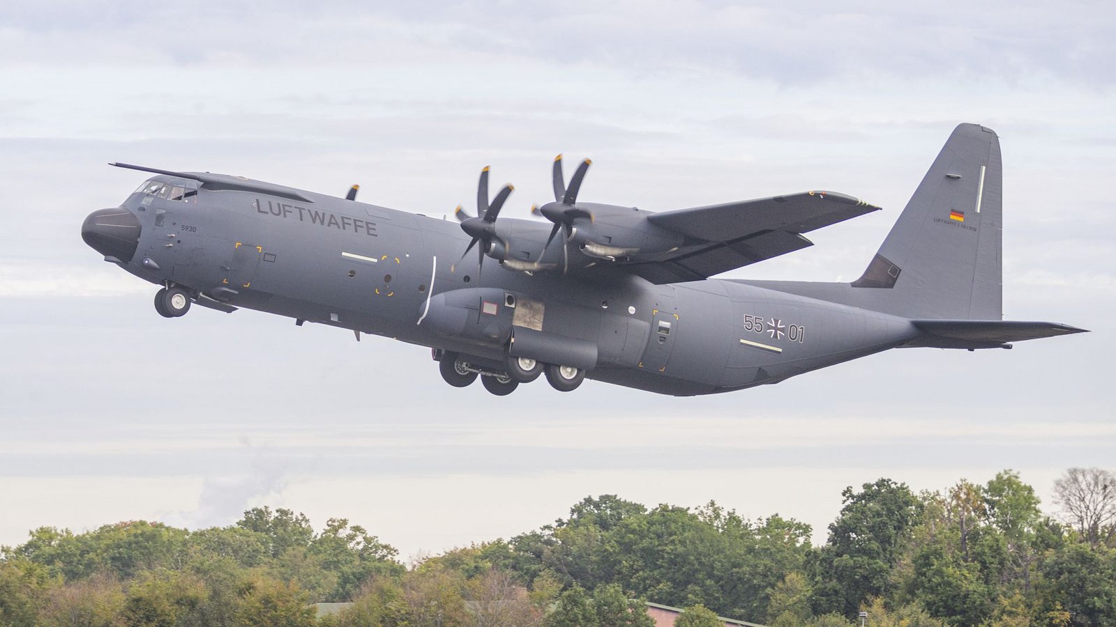 Transportmaschinen der Luftwaffe vom Typ C-130J Hercules sollen über dem Gazastreifen zum Einsatz kommen.Foto: Bundeswehr/Ingo Tesche