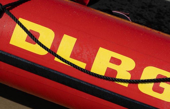Die DLRG hatte am Mittwoch alle Hände voll zu tun am Bodensee. (Symbolbild)<span class='image-autor'>Foto: Stefan Sauer/dpa</span>
