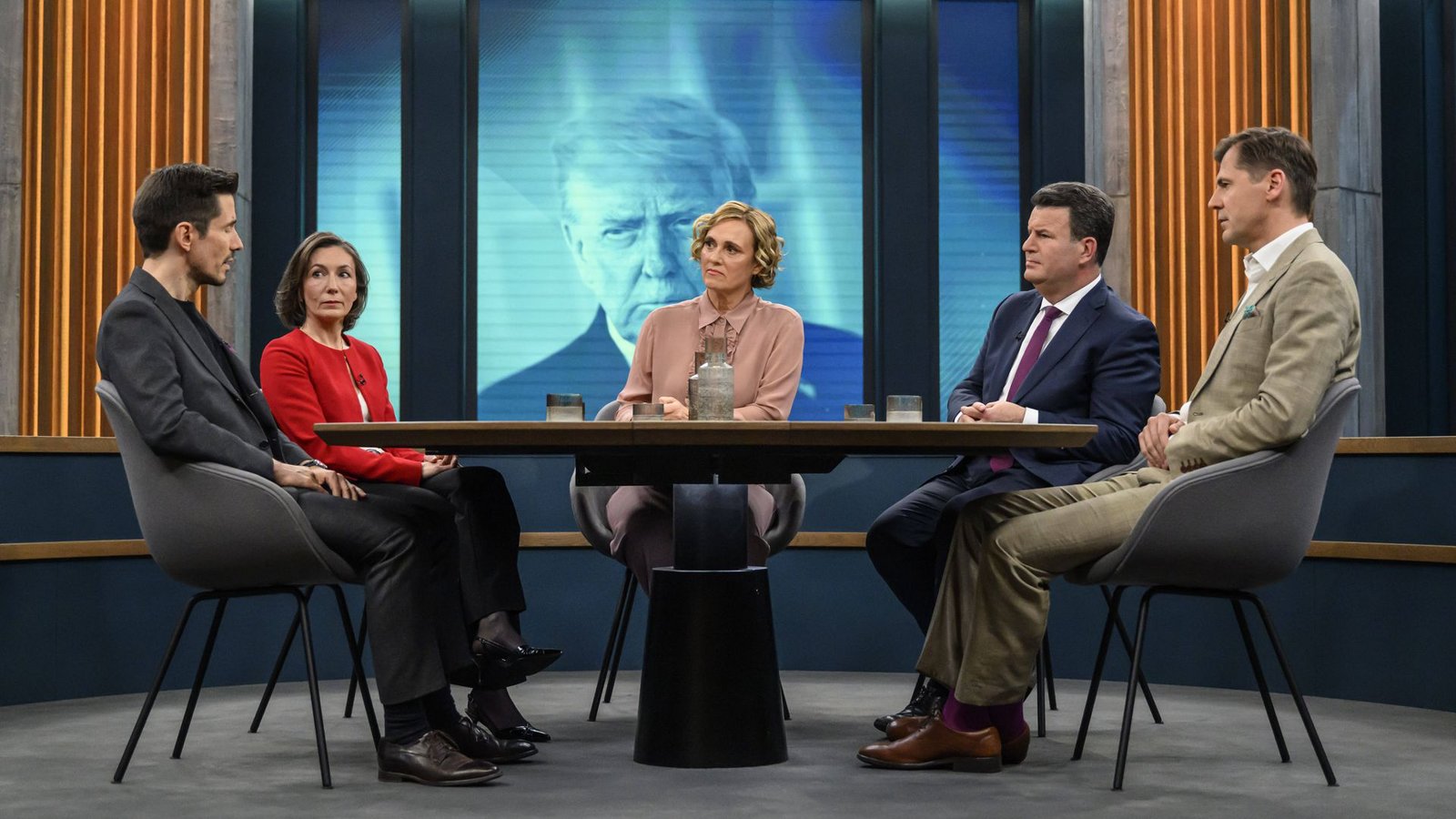 Im Bild v.l.: Bojan Pancevski, Claudia Major, Caren Miosga, Hubertus Heil und Daniel Gerlach am 26. April 2026.Foto: IMAGO/HMB-Media Im Bild v.l.: Bojan Pancevski, Claudia Major, Caren Miosga, Hubertus Heil und Daniel Gerlach am 26. April 2026.Foto: IMAGO/HMB-Media