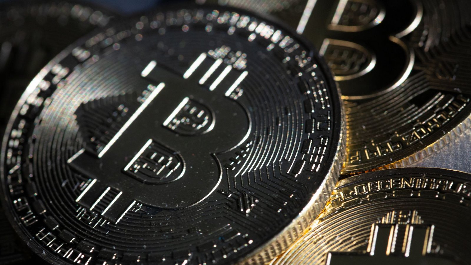 Die berühmteste Kryptowährung ist Bitcoin. Die Kurse schwanken jedoch enorm. (Symbolbild)Foto: dpa/Fernando Gutierrez-Juarez Die berühmteste Kryptowährung ist Bitcoin. Die Kurse schwanken jedoch enorm. (Symbolbild)Foto: dpa/Fernando Gutierrez-Juarez
