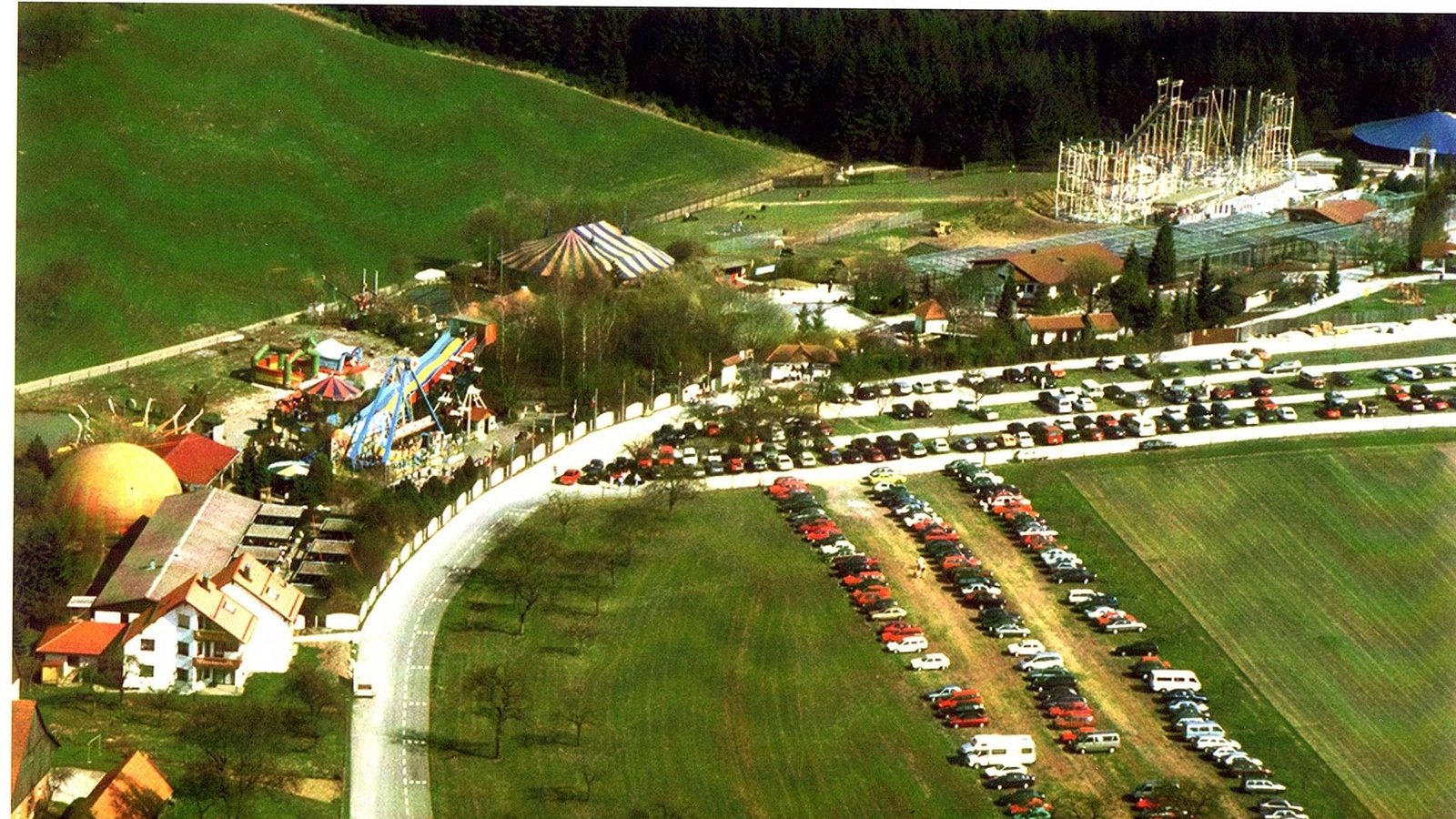 Das Luftbild aus dem Jahr 1995 zeigt die Ausmaße des Schwabenparks.Foto: Schwaben-Park