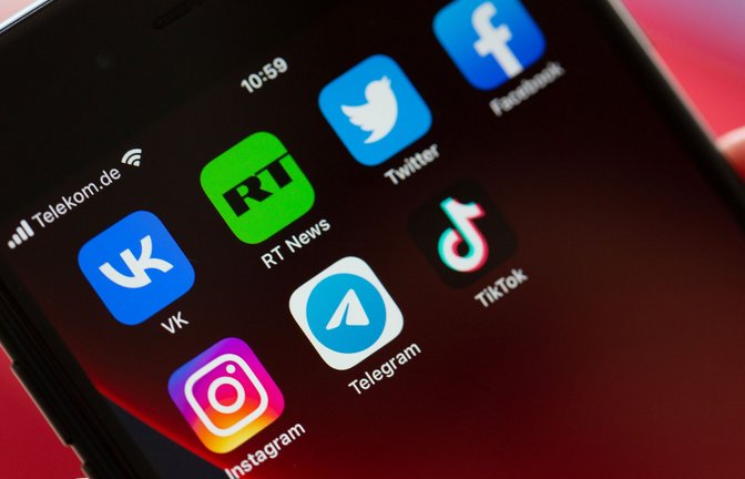 Facebook und Instagram sind in Russland als Tochterfirmen von Meta gerichtlich verboten worden. Die Plattformen sind allerdings schon seit mehr als einer Woche kaum noch erreichbar.<span class='image-autor'>Foto: dpa/Fernando Gutierrez-Juarez</span>