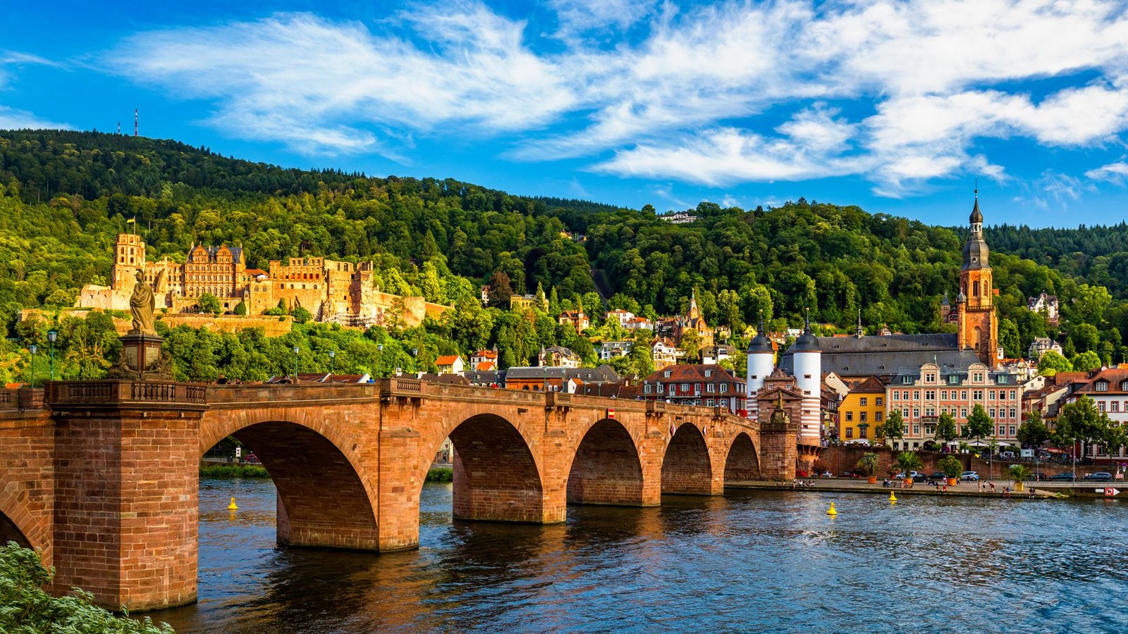 Die Stadt Heidelberg. Die Uni der Stadt will eine Sammlung mit Kulturschätzen aus Nepal zurückgeben (Symbolfoto).Foto: IMAGO/Pond5 Images/xDaLiu80x via imago-images.de