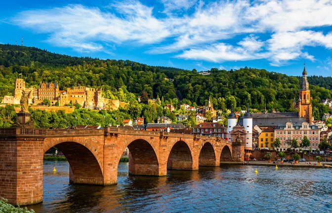 Die Stadt Heidelberg. Die Uni der Stadt will eine Sammlung mit Kulturschätzen aus Nepal zurückgeben (Symbolfoto).<span class='image-autor'>Foto: IMAGO/Pond5 Images/xDaLiu80x via imago-images.de</span>