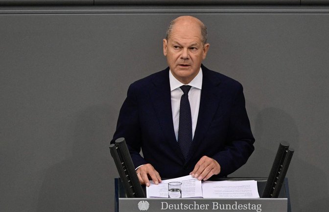 Olaf Scholz spricht im Bundestag zum Thema Sicherheit.<span class='image-autor'>Foto: AFP/John MacDougall</span>