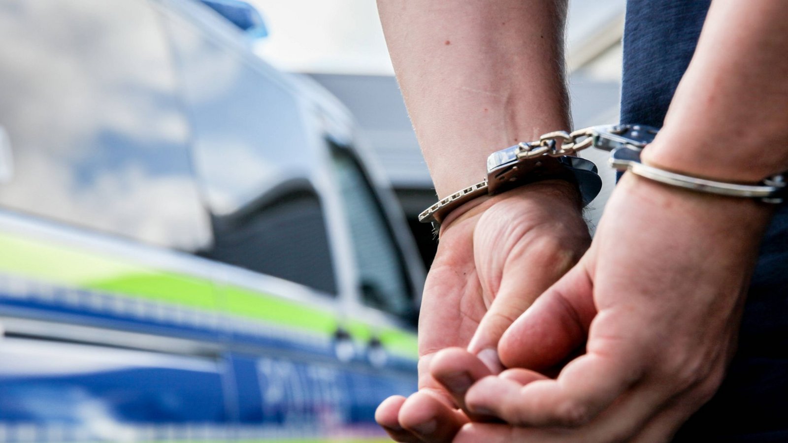 Fast drei Jahre nach einem Millionendiebstahl bei einer Geldtransportfirma in Baden-Württemberg wurde ein bislang flüchtiger Verdächtiger in Griechenland gefasst (Symbolfoto).Foto: IMAGO/Fotostand/IMAGO/Fotostand / K. Schmitt Fast drei Jahre nach einem Millionendiebstahl bei einer Geldtransportfirma in Baden-Württemberg wurde ein bislang flüchtiger Verdächtiger in Griechenland gefasst (Symbolfoto).Foto: IMAGO/Fotostand/IMAGO/Fotostand / K. Schmitt