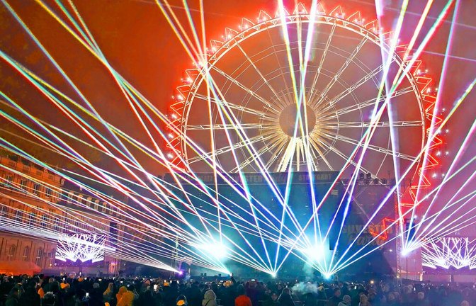 Von der Lasershow vor dem Neuen Schloss und dem Riesenrad waren die Besucher etwas enttäuscht.<span class='image-autor'>Foto: Fotoagentur Stuttgart/Andreas Rosar</span>