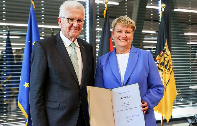 Der Ministerpräsident hat Cornelia Ruppert als erste Frau an die Spitze des Rechnungshofs berufen.<span class='image-autor'>Foto: Staatsministerium / Uli Regenscheit</span>