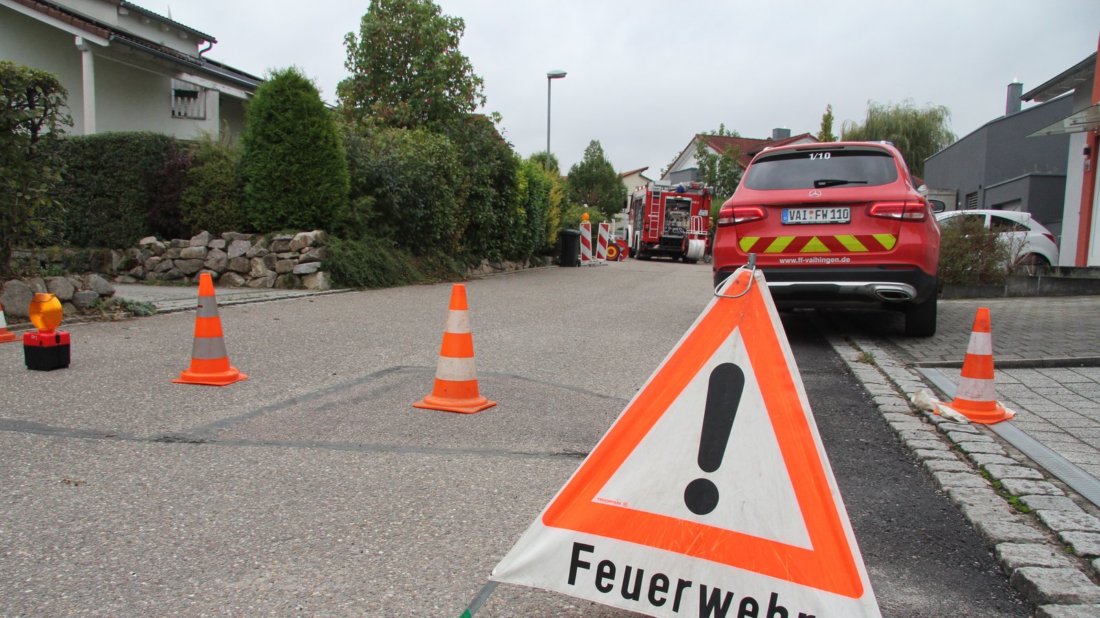 Einsatz der Feuerwehr in der Straße Am Wolfsberg am Dienstagmorgen. Fotos: Banholzer Einsatz der Feuerwehr in der Straße Am Wolfsberg am Dienstagmorgen. Fotos: Banholzer