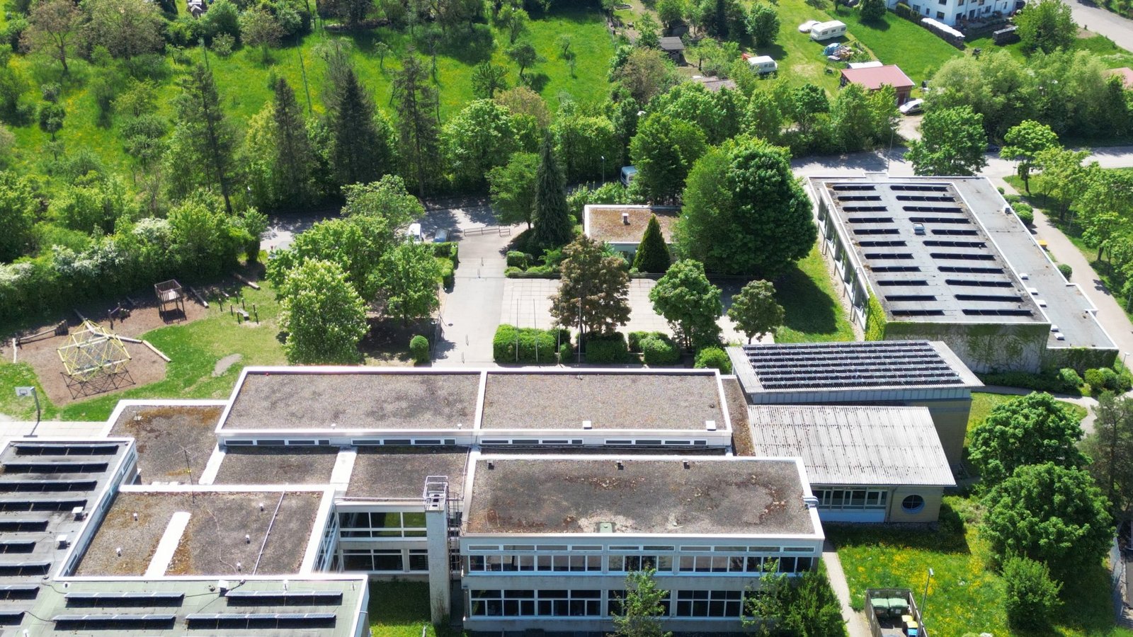 Sanierungen von öffentlichen Gebäuden wie zum Beispiel der Kirbachschule belasten die kommunalen Haushalte. Archivfoto: VKZ/Küppers