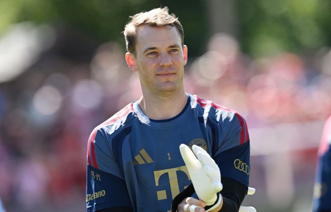 Fast wäre im Sommer Schluss gewesen – doch der FC Bayern gab Manuel Neuer einen Grund zum Weitermachen (Archivfoto).<span class='image-autor'>Angelika Warmuth/dpa</span>