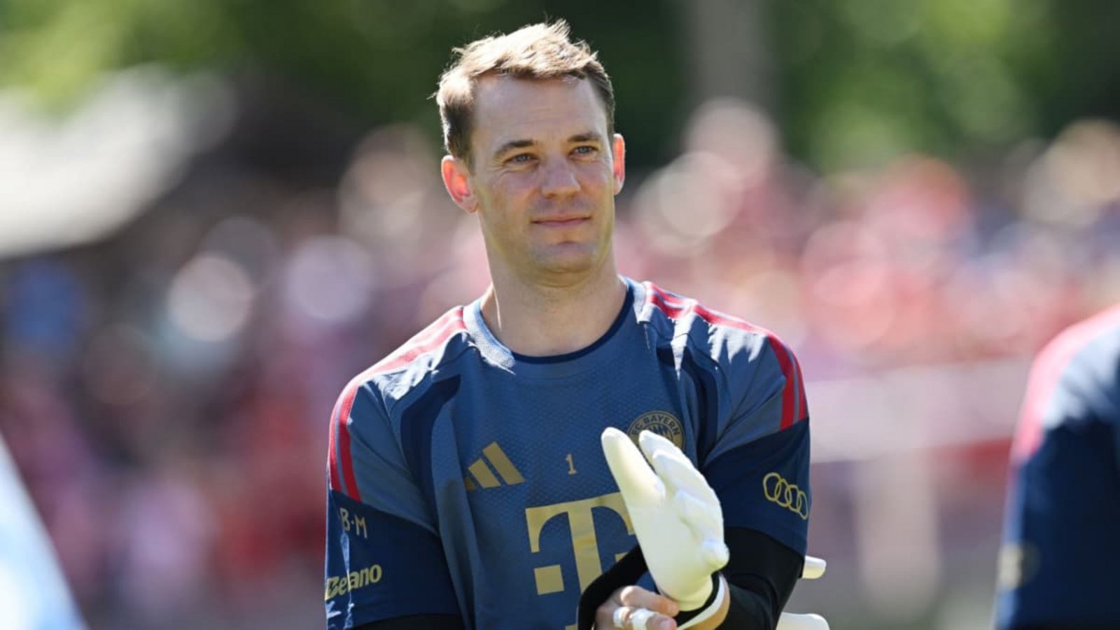 Fast wäre im Sommer Schluss gewesen – doch der FC Bayern gab Manuel Neuer einen Grund zum Weitermachen (Archivfoto).Angelika Warmuth/dpa Fast wäre im Sommer Schluss gewesen – doch der FC Bayern gab Manuel Neuer einen Grund zum Weitermachen (Archivfoto).Angelika Warmuth/dpa