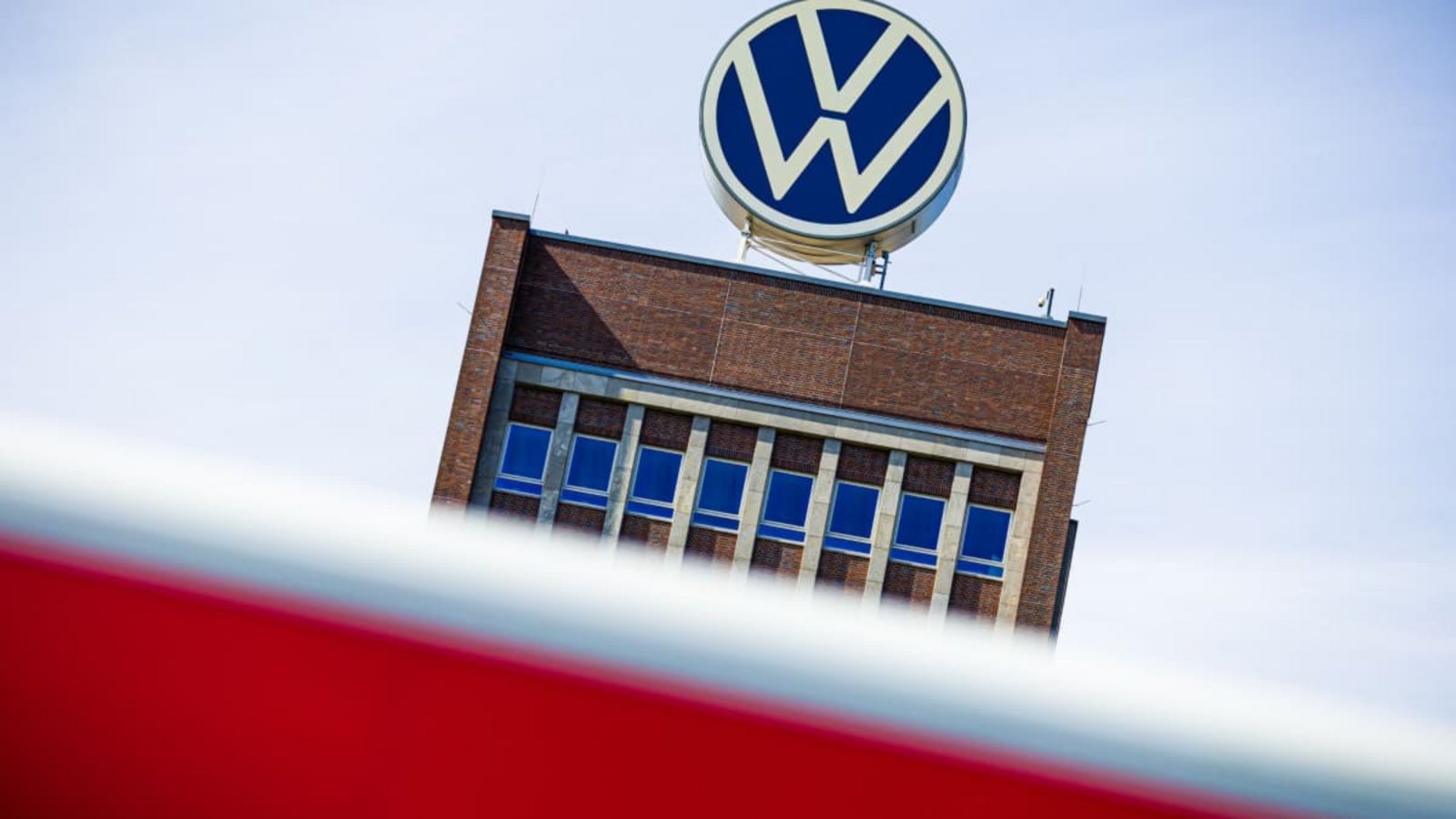 Gewinne in Milliardenhöhe, und trotzdem plant VW Entlassungen und Werkschließungen. Wie passt das zusammen?Moritz Frankenberg/dpa Gewinne in Milliardenhöhe, und trotzdem plant VW Entlassungen und Werkschließungen. Wie passt das zusammen?Moritz Frankenberg/dpa