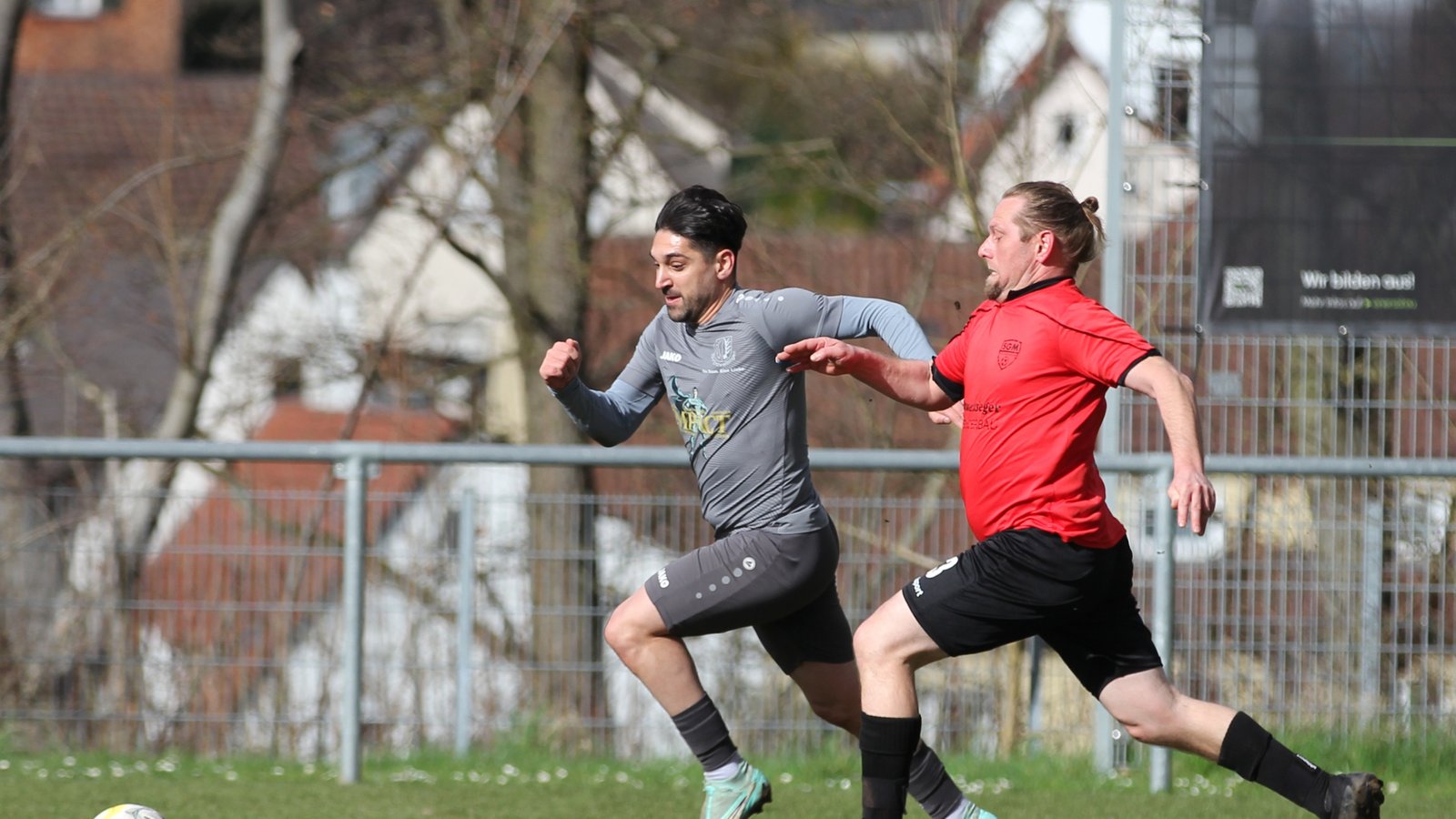 Für Cihat Aytac (links) und den TSV Enzweihingen steht am Samstag das erste Vorbereitungsspiel auf dem Programm. Foto: Dittrich