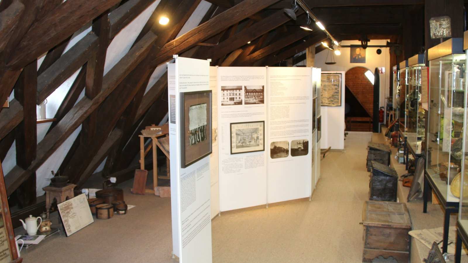 Die Peterskirche, in der die Ausstellung untergebracht ist, ist die älteste Kirche in Vaihingen. Die Peterskirche, in der die Ausstellung untergebracht ist, ist die älteste Kirche in Vaihingen.