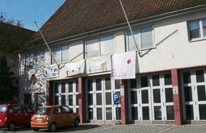 Was wird auf dem Areal der alten Feuerwehr in Sersheim gebaut? Foto: Rücker