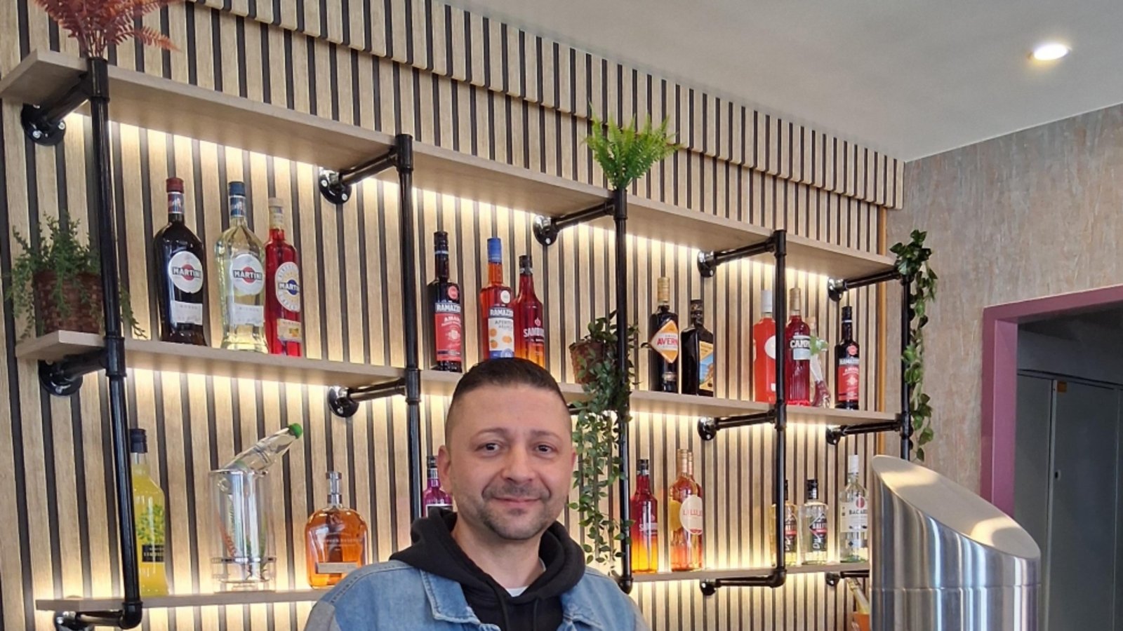 Freut sich auf die Eröffnung am Vaihinger Bahnhof: Rocco Larocca.  Foto: Kauer