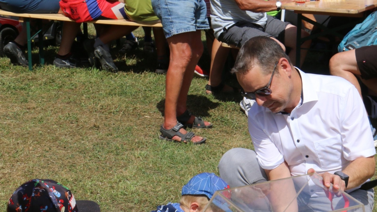 „Losfee“ Tony Ziegler bei der Arbeit. „Losfee“ Tony Ziegler bei der Arbeit.