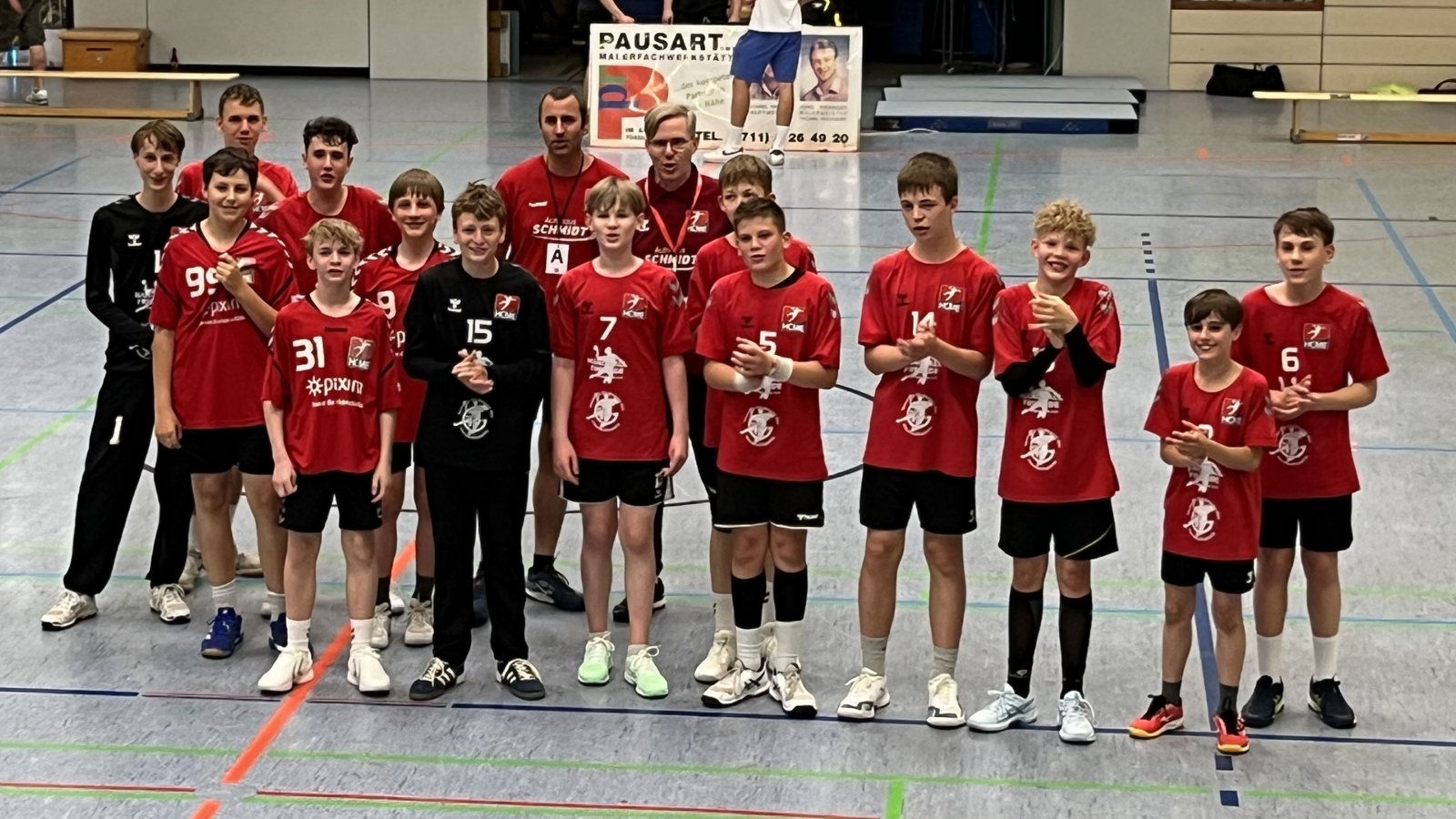 Dürfen sich zurecht feiern lassen: Die C-Junioren des HC Metter-Enz nach der geglückten Qualifikation zur Bezirksoberliga. Foto: privat