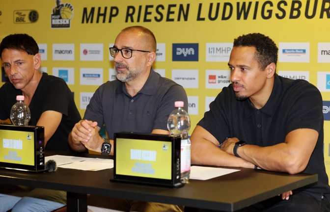 Die Verantwortlichen, die die Ludwigsburger Basketballer in eine neue Ära führen wollen (v. li.): der Vorsitzende Alexander Reil, der Trainer Carles Durán und der Sportliche Leiter David McCray<span class='image-autor'>IMAGO/Julia Rahn</span>