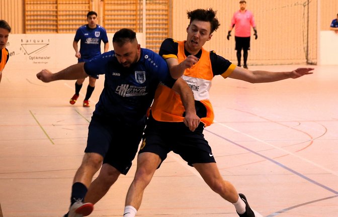 Mit Qendrim Emini (links) hat der VfB Vaihingen in jedem Spiel vorgelegt, aber nur eine der vier Partien auch gewonnen. <span class='image-autor'>Foto: Küppers</span>