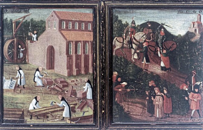 Die Stiftertafel des Klosters Maulbronn zeigt im geschlossenen Zustand Zisterzienser beim Bau der Kirche (links) und reisende Mönche und Pilger, die von Räubern überfallen werden.  Foto: SSG