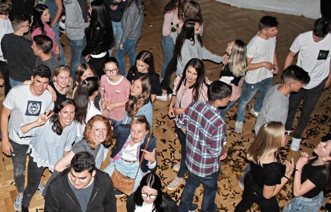 Viele Freizeitteilnehmer haben Freunde zur Party mitgebracht.  Foto: Pfisterer