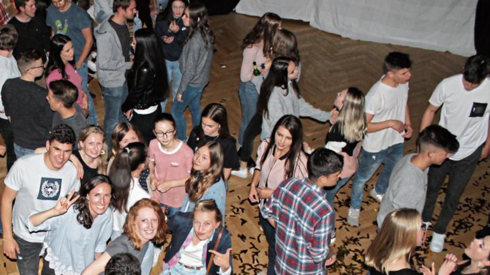 Viele Freizeitteilnehmer haben Freunde zur Party mitgebracht.  Foto: Pfisterer