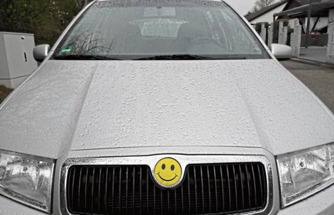 Wir prophezeien: Dieser Automarke gehört die Zukunft – und zwar unabhängig vom Antrieb. Begründung: Wer könnte diesem Emblem widerstehen? Foto: Rücker