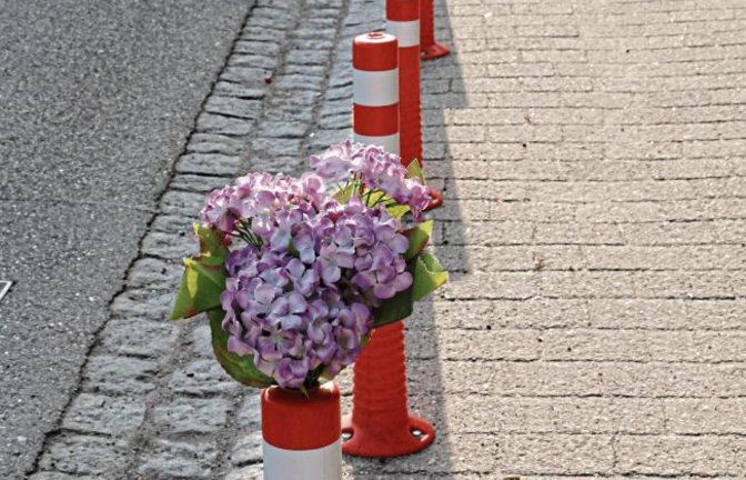 Blumengruß aus dem Pollerdorf Ochsenbach. Foto: Bögel