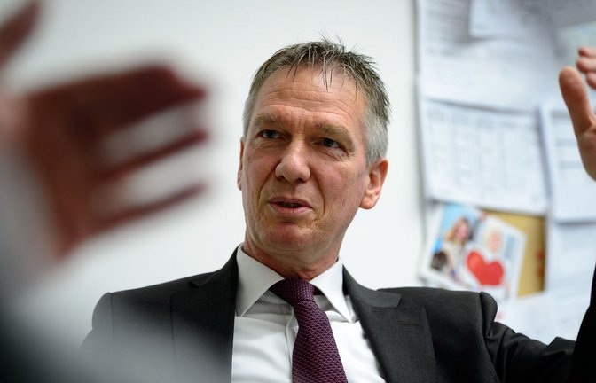 Der frühere Landeskriminaldirektor Klaus Ziwey sagte am Montag im Untersuchungsausschuss aus.<span class='image-autor'>Foto: dpa/Sina Schuldt</span>
