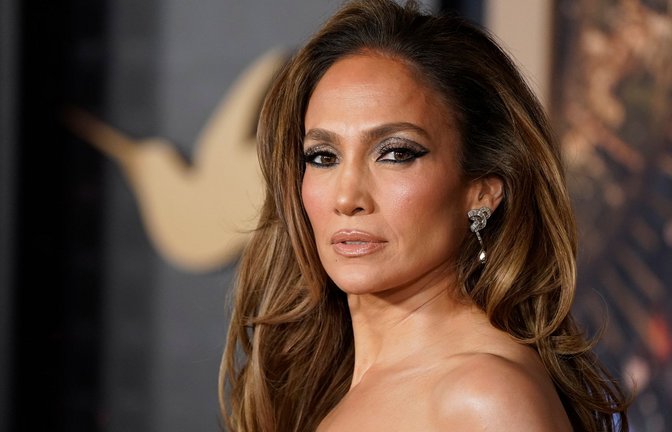 Jennifer Lopez wird Mit-Ausrichterin der Met-Gala im Mai.<span class='image-autor'>Foto: Jordan Strauss/Invision via AP/dpa</span>