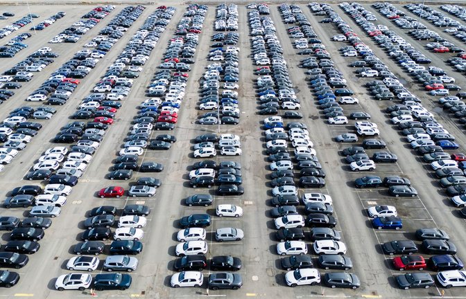 Der VW-Konzern liefert weltweit weniger Autos aus. (Archivbild)<span class='image-autor'>Foto: Julian Stratenschulte/dpa</span>
