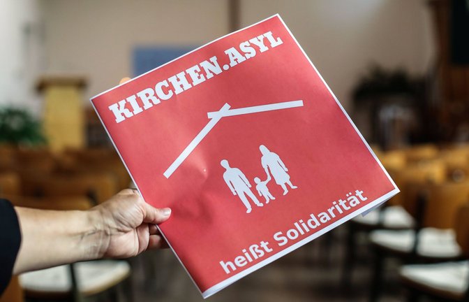 Broschüre zum Kirchenasyl<span class='image-autor'>Foto: imago/epd</span>