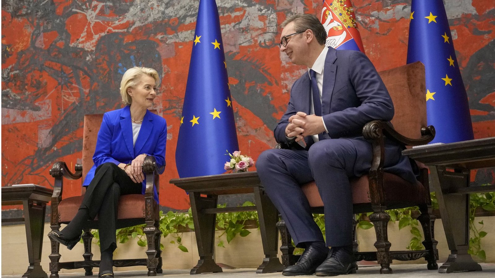 Serbiens Präsident Aleksandar Vucic wird von EU-Kommissionspräsidentin ermahnt, die Beziehungen seines Landes zum Kosovo zu normalisieren.Foto: dpa/Darko Vojinovic Serbiens Präsident Aleksandar Vucic wird von EU-Kommissionspräsidentin ermahnt, die Beziehungen seines Landes zum Kosovo zu normalisieren.Foto: dpa/Darko Vojinovic