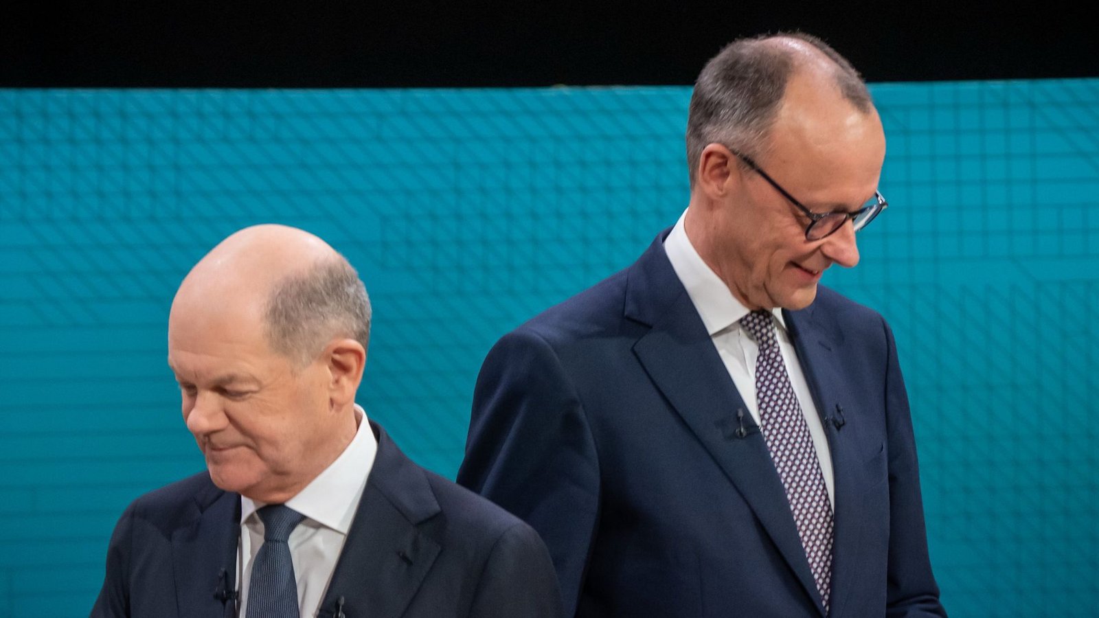 Nur einmal stimmen sie wirklich überein: Kanzler Olaf Scholz (SPD) und Herausforderer Friedrich Merz (CDU).Foto: dpa/Michael Kappeler