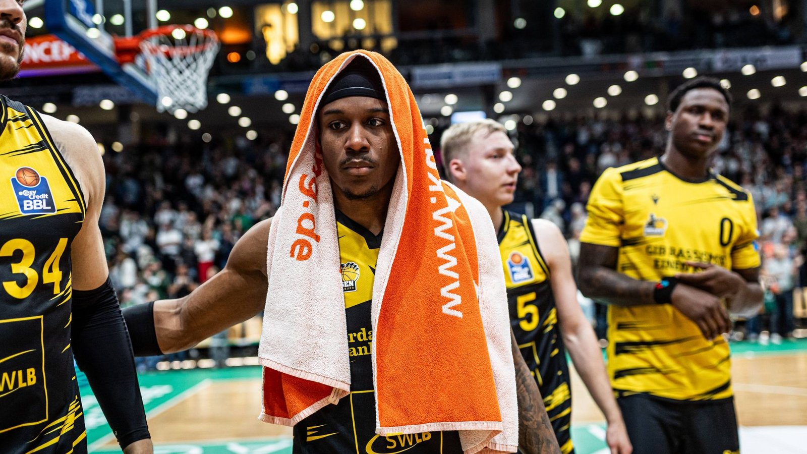 Die Ludwigsburger Basketballer um Stef Smith kommen in Trier überhaupt nicht ins Spiel.Foto: IMAGO/Eibner Die Ludwigsburger Basketballer um Stef Smith kommen in Trier überhaupt nicht ins Spiel.Foto: IMAGO/Eibner