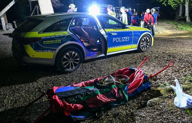 Die 29-jährige wurde nach dem Kletterunfall an der Ruine Rosenstein schwerverletzt in ein Krankenhaus gebracht.<span class='image-autor'>Foto: dpa/Jason Tschepljakow</span>