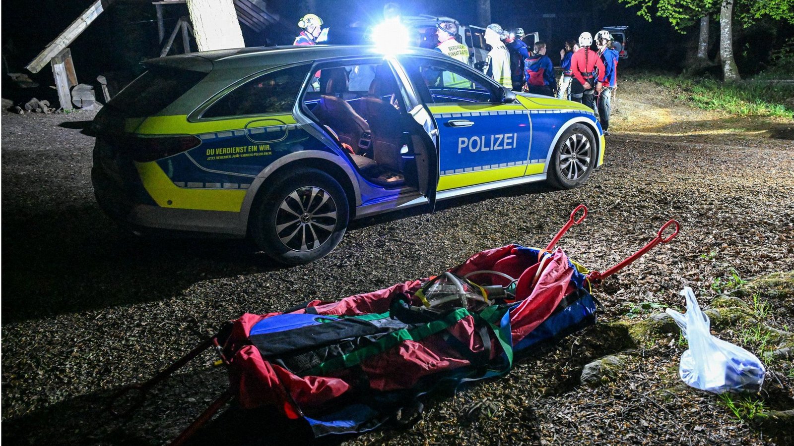 Die 29-jährige wurde nach dem Kletterunfall an der Ruine Rosenstein schwerverletzt in ein Krankenhaus gebracht.Foto: dpa/Jason Tschepljakow