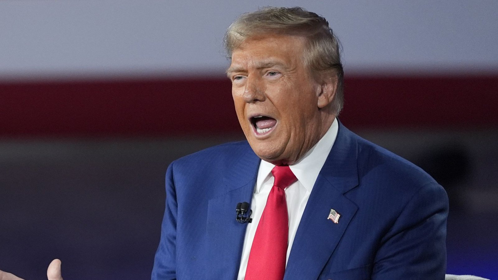 Donald Trump würde einen Austritt der USA aus der Nato „absolut“ in Betracht ziehen, sollten die Verbündeten die USA nicht „fair“ behandeln. (Archivbild)Foto: dpa/Evan Vucci Donald Trump würde einen Austritt der USA aus der Nato „absolut“ in Betracht ziehen, sollten die Verbündeten die USA nicht „fair“ behandeln. (Archivbild)Foto: dpa/Evan Vucci