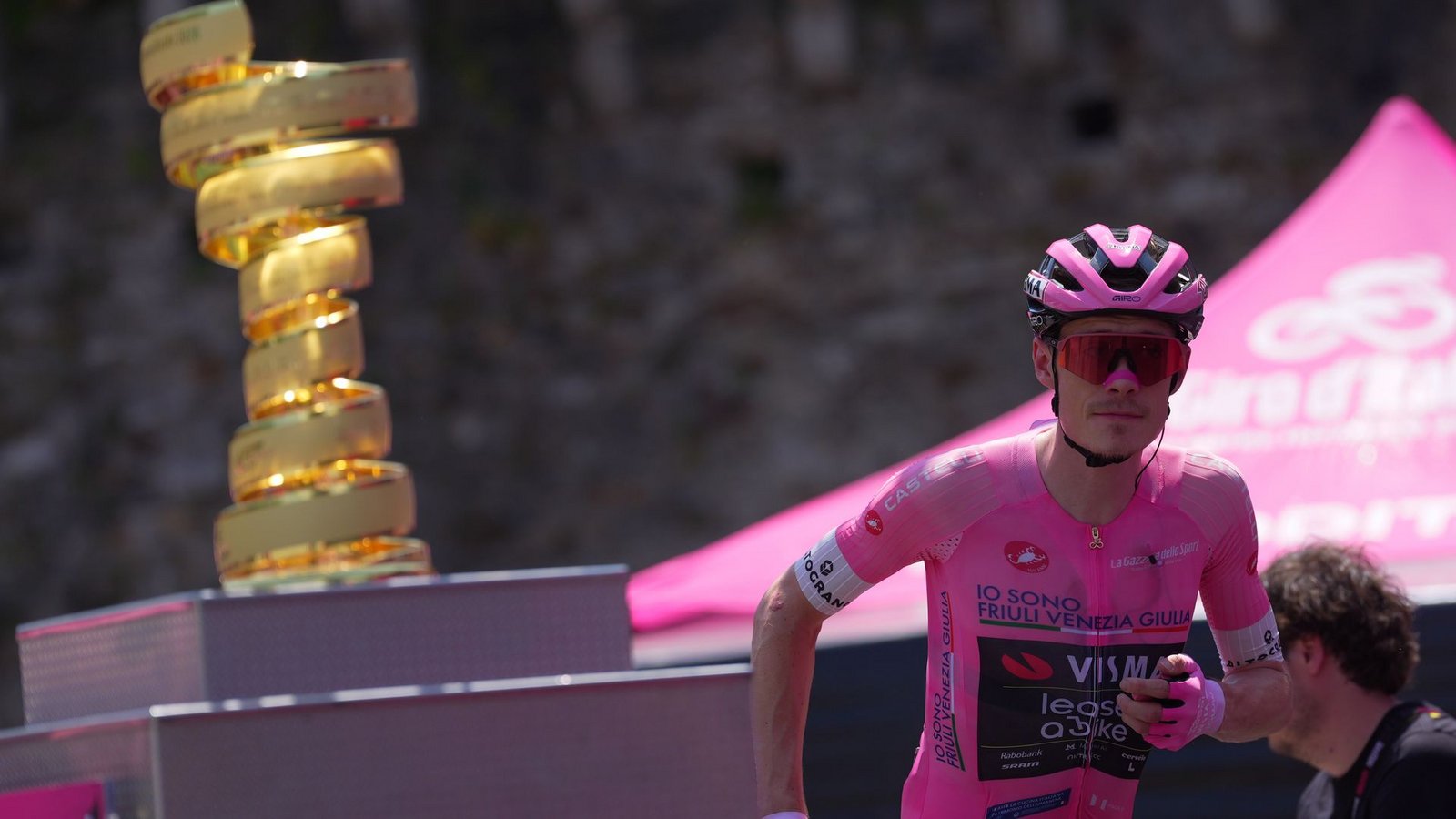Hat die Giro-Trophäe fest im Blick: Jonas Vingegaard. (Archivbild)Foto: Spada/LaPresse/AP/dpa